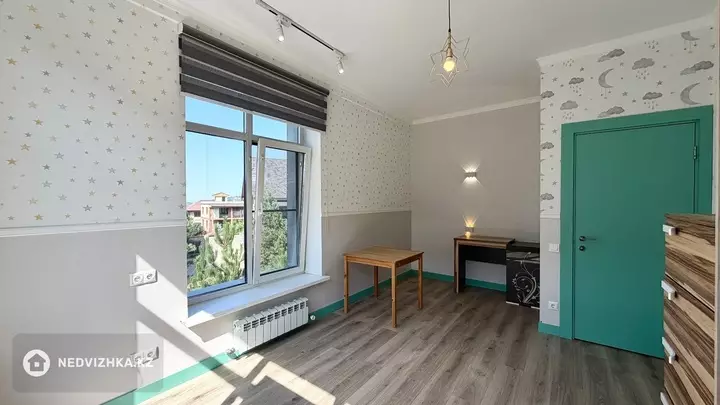 3-комнатная квартира, этаж 2 из 3, 76 м², фотография 2