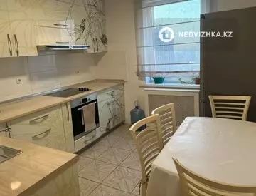 3-комнатная квартира, этаж 14 из 20, 120 м², На длительный срок, миниатюра 1