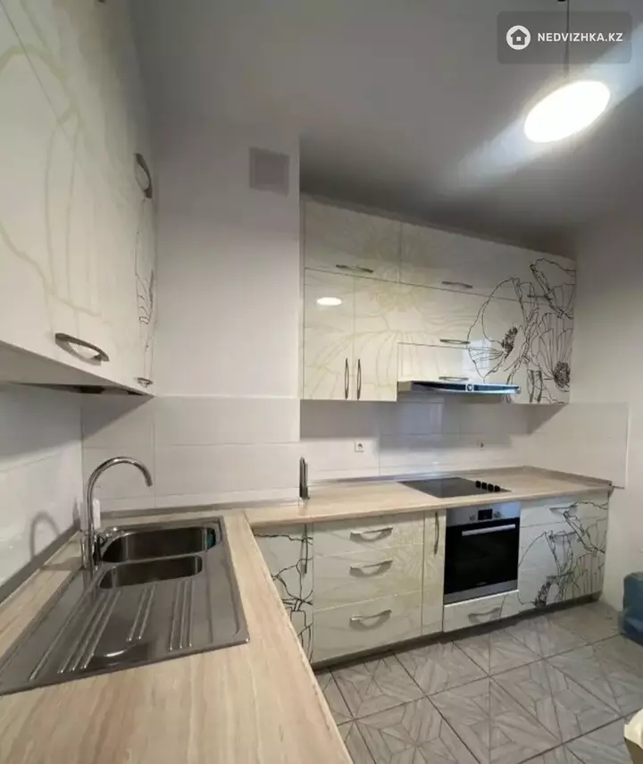 3-комнатная квартира, этаж 14 из 20, 120 м², На длительный срок, фотография 3