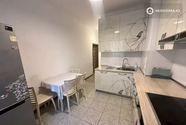 3-комнатная квартира, этаж 14 из 20, 120 м², На длительный срок, фотография 4