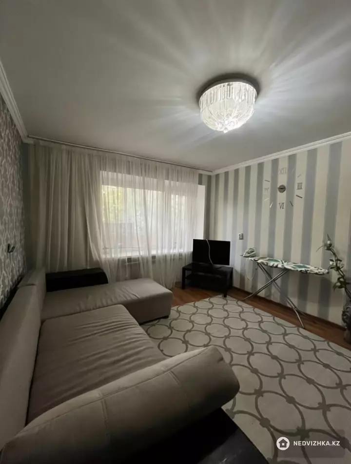 3-комнатная квартира, этаж 3 из 5, 60 м², фотография 2