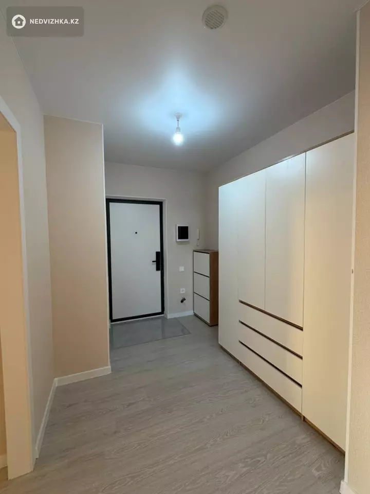 2-комнатная квартира, этаж 9 из 9, 44 м², фотография 2