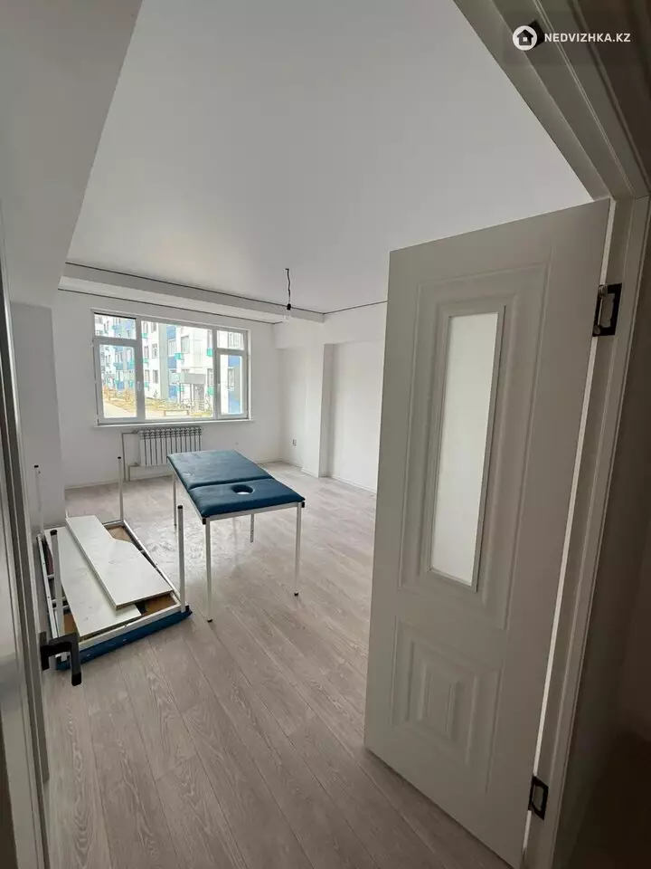 3-комнатная квартира, этаж 1 из 5, 83 м², На длительный срок
