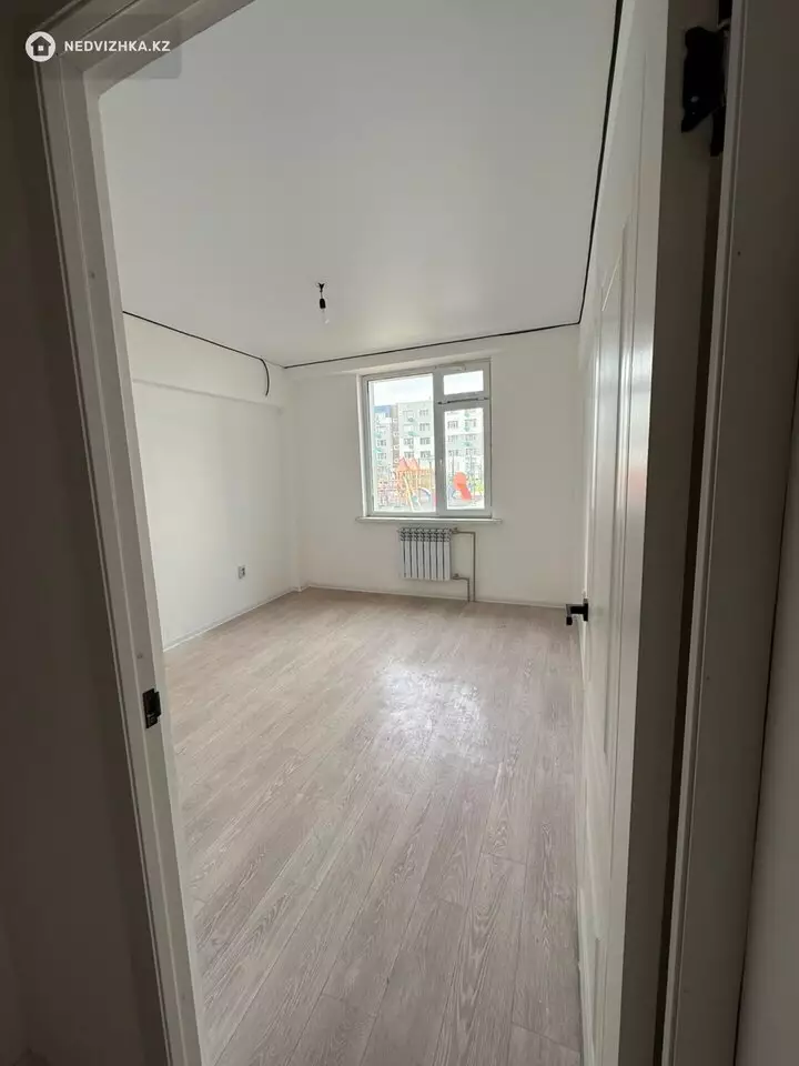 3-комнатная квартира, этаж 1 из 5, 83 м², На длительный срок, фотография 3