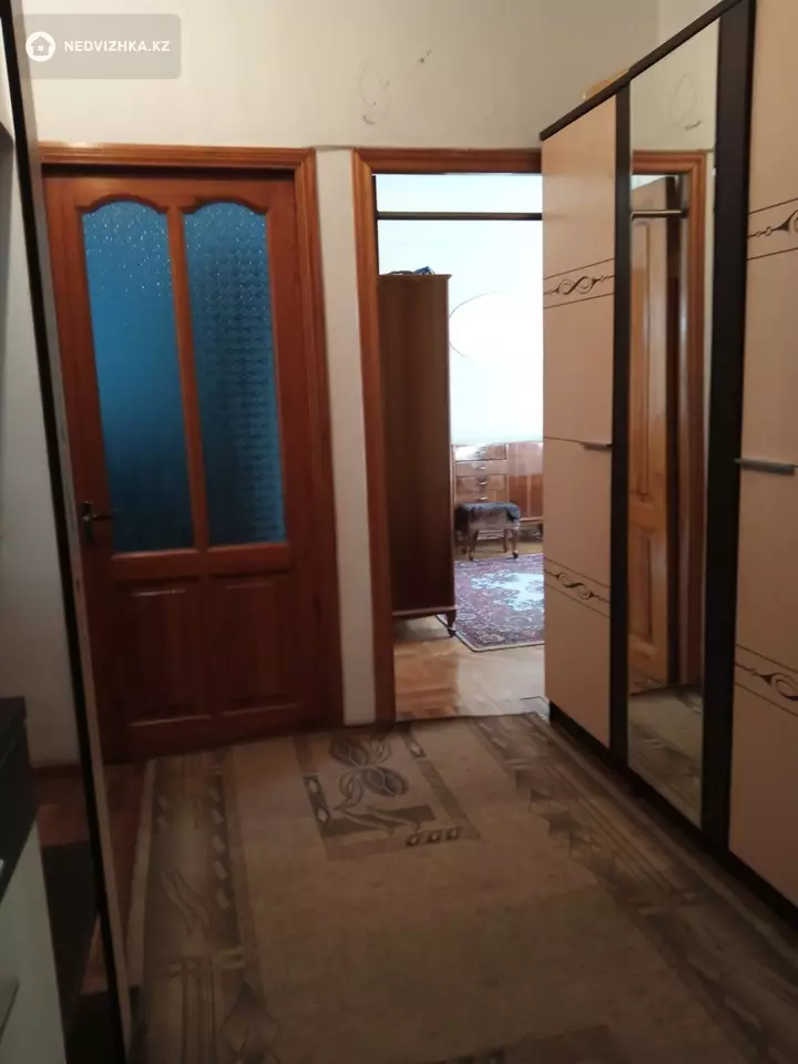 3-комнатная квартира, этаж 2 из 5, 66 м², фотография 2