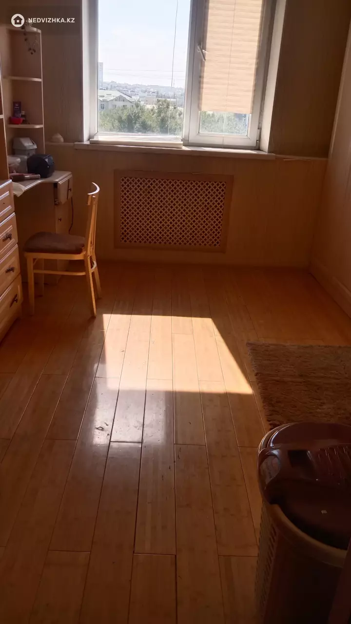 4-комнатная квартира, этаж 5 из 5, 121 м², фотография 2