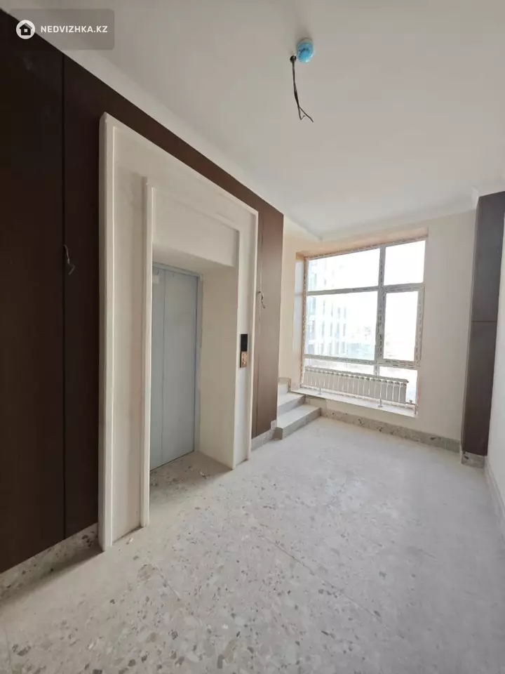 2-комнатная квартира, этаж 2 из 5, 75 м², фотография 2