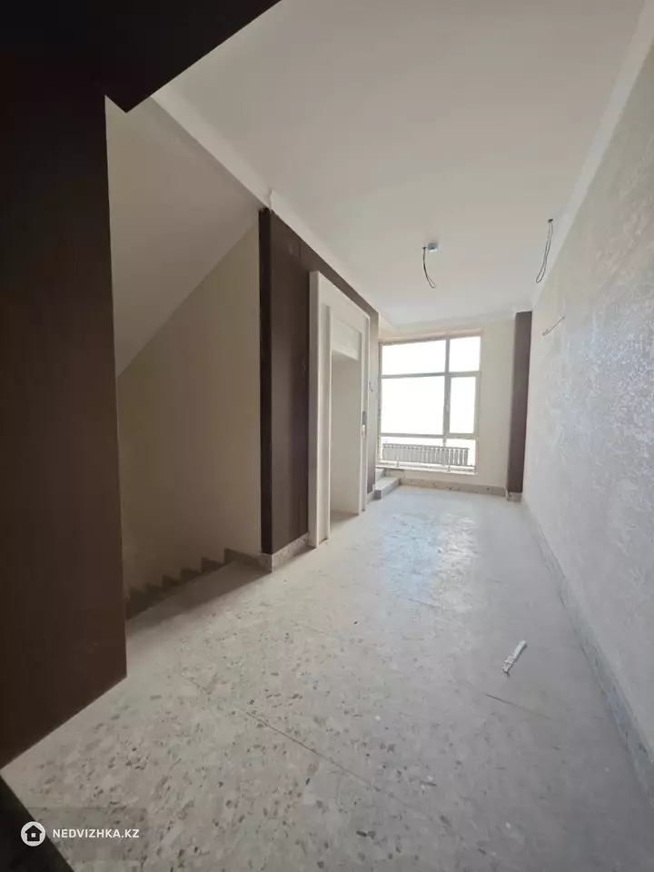 2-комнатная квартира, этаж 2 из 5, 75 м², фотография 3