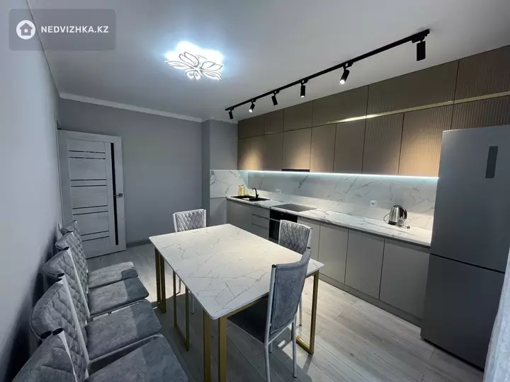 2-бөлмелі пәтер, қабат 9 барлық қабат саны 12, 70 м², На длительный срок, 3-фотосурет