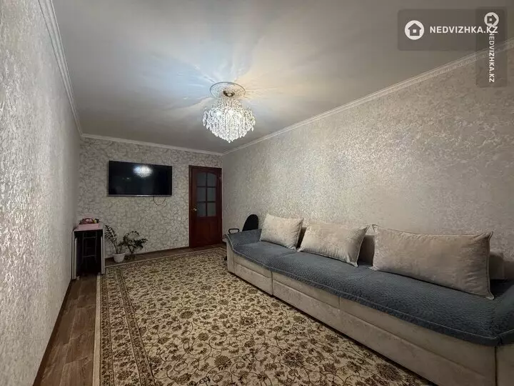 2-комнатная квартира, этаж 2 из 5, 52 м², фотография 2