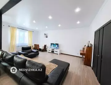 2-комнатная квартира, этаж 4 из 4, 96 м²