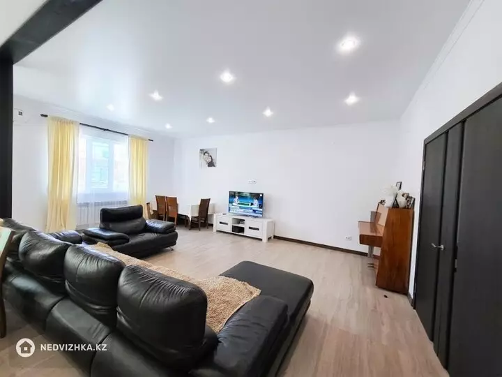 2-комнатная квартира, этаж 4 из 4, 96 м², фотография 3