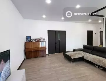2-комнатная квартира, этаж 4 из 4, 96 м²