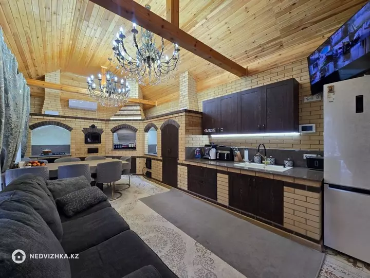 5-бөлмелі үй, 8 соттық, 298 м²