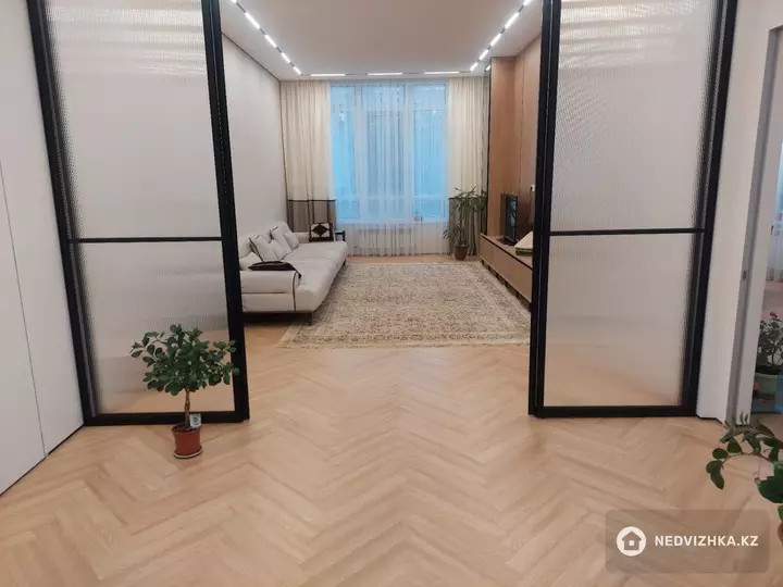 3-комнатная квартира, этаж 2 из 6, 129 м², фотография 2