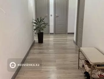 2-комнатная квартира, этаж 3 из 5, 63 м²
