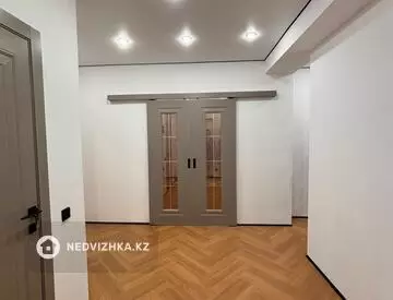 3-комнатная квартира, этаж 4 из 5, 100 м²
