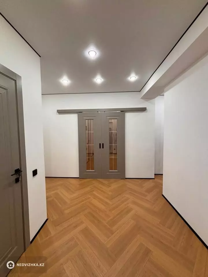 3-комнатная квартира, этаж 4 из 5, 100 м², фотография 2