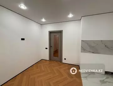 3-комнатная квартира, этаж 4 из 5, 100 м²