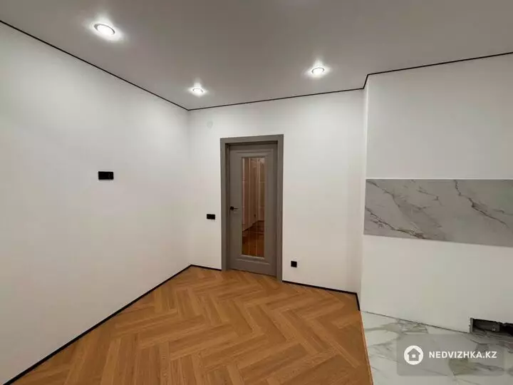 3-комнатная квартира, этаж 4 из 5, 100 м², фотография 4