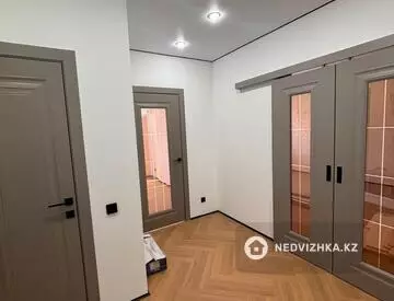 3-комнатная квартира, этаж 4 из 5, 100 м², миниатюра 6
