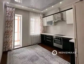 2-комнатная квартира, этаж 9 из 9, 71 м², миниатюра 3