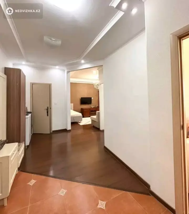 2-комнатная квартира, этаж 9 из 9, 71 м², фотография 4