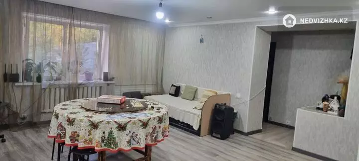 4-комнатная квартира, этаж 2 из 2, 97 м², фотография 4