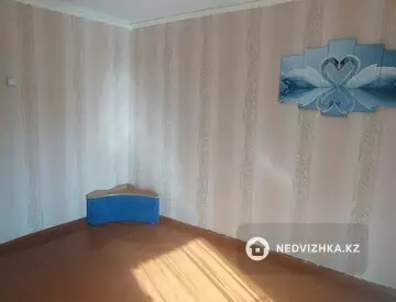 4-комнатная квартира, этаж 4 из 5, 63 м²
