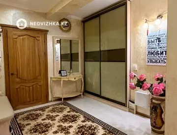 6-комнатная квартира, этаж 9 из 10, 263 м²