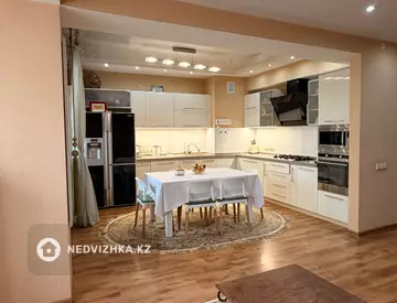 6-комнатная квартира, этаж 9 из 10, 263 м²