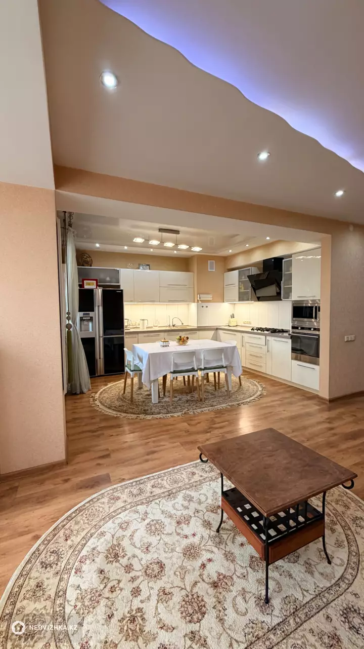 6-комнатная квартира, этаж 9 из 10, 263 м², фотография 3