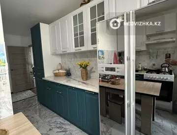 3-комнатная квартира, этаж 4 из 5, 58 м², миниатюра 1