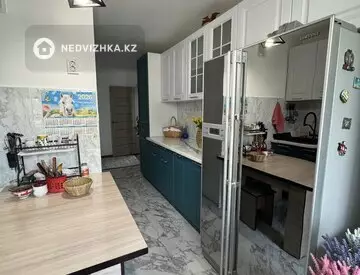3-комнатная квартира, этаж 4 из 5, 58 м², миниатюра 2