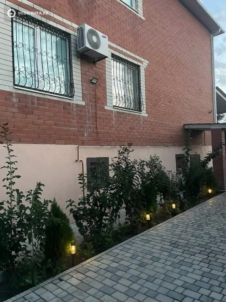 6-комнатный дом, 10 соток, 384 м²