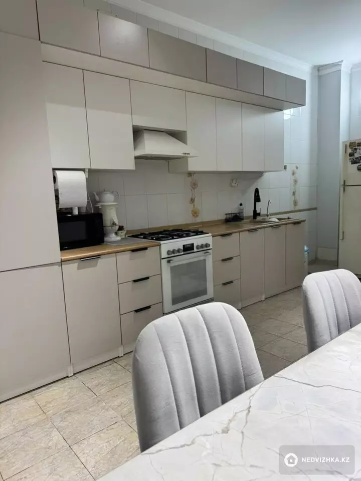 6-комнатный дом, 10 соток, 384 м², фотография 4