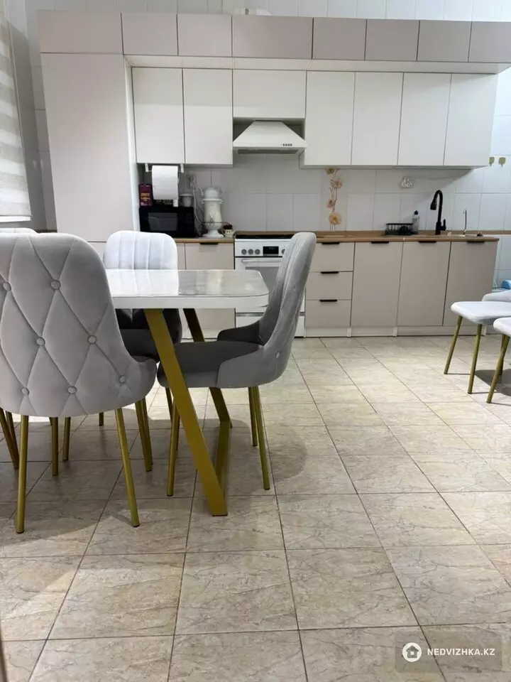 6-комнатный дом, 10 соток, 384 м², фотография 3