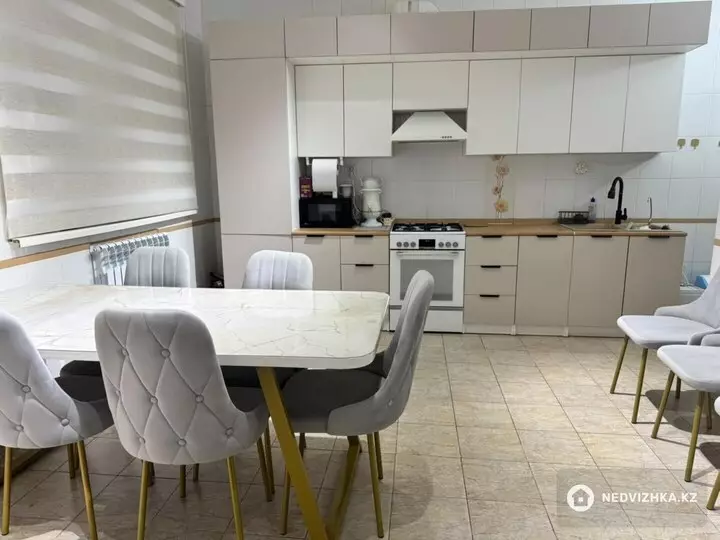 6-комнатный дом, 10 соток, 384 м², фотография 2