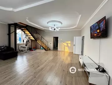 9-бөлмелі үй, 8 соттық, 240 м², 1-нобай