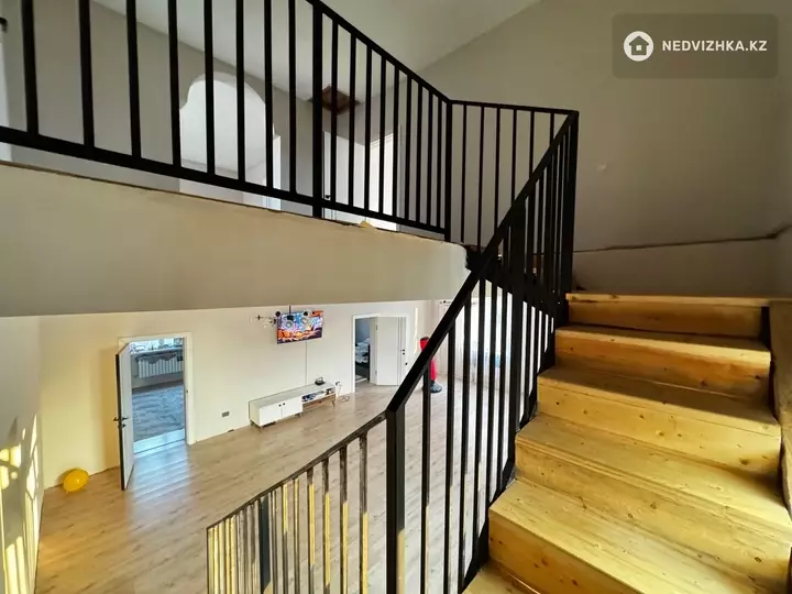9-комнатный дом, 8 соток, 240 м², фотография 3