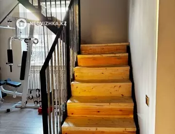 9-бөлмелі үй, 8 соттық, 240 м², 4-нобай