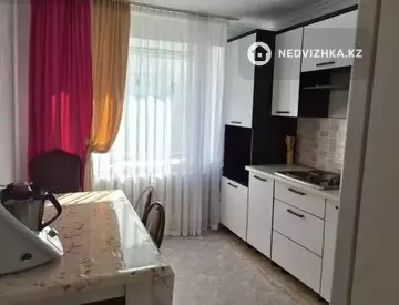 3-комнатная квартира, этаж 3 из 10, 86 м², На длительный срок, миниатюра 1