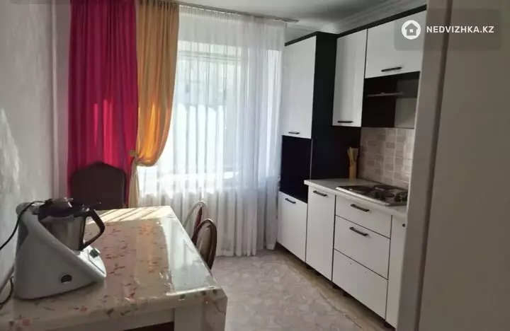 3-комнатная квартира, этаж 3 из 10, 86 м², На длительный срок
