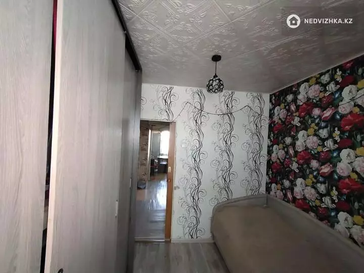 4-комнатная квартира, этаж 9 из 9, 82 м², фотография 2