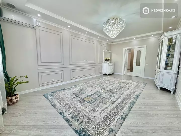 4-комнатная квартира, этаж 8 из 12, 111 м², фотография 3