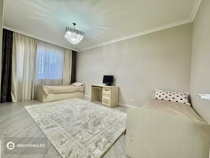 4-комнатная квартира, этаж 8 из 12, 111 м², фотография 5