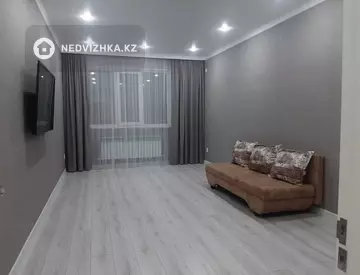 3-комнатная квартира, этаж 3 из 4, 100 м², миниатюра 3