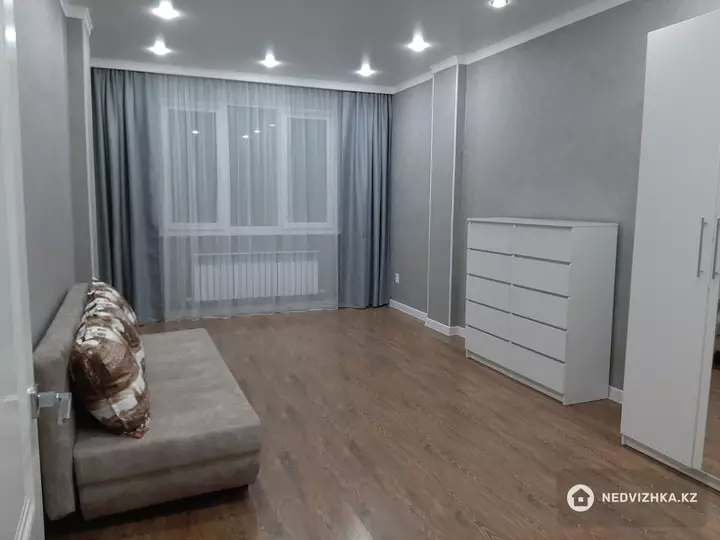 3-комнатная квартира, этаж 3 из 4, 100 м², фотография 4