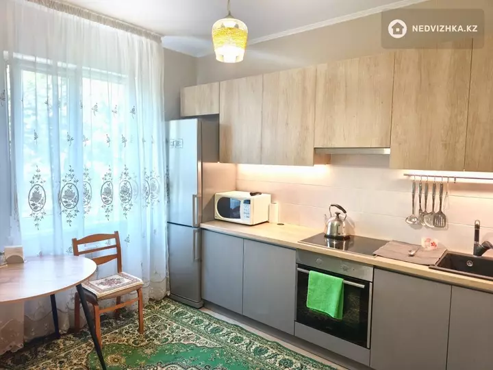 1-комнатная квартира, этаж 2 из 9, 42 м², На длительный срок