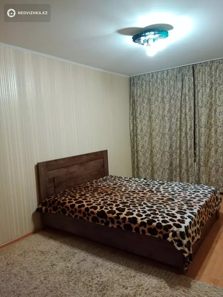 1-комнатная квартира, этаж 2 из 5, 40 м², Посуточно, фотография 2